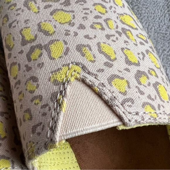 TOMS Alpargata Open Toe Espadrille Sandal Bobcat Limeade Animal Print Neon Shoe - Picture 9 of 13